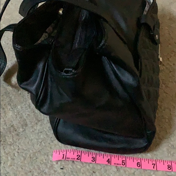 Guess - Picture 4 of 8